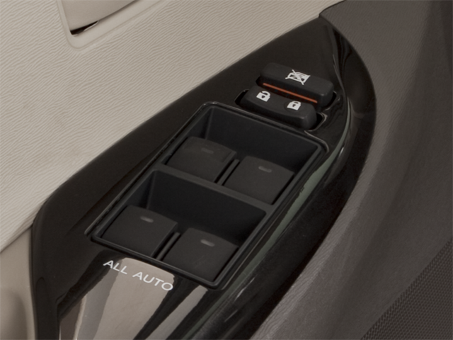 2013 Toyota Sienna XLE 8 Passenger