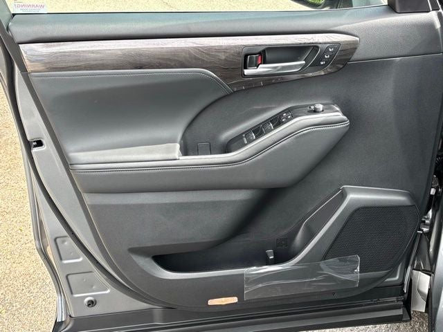 2025 Toyota Highlander Platinum