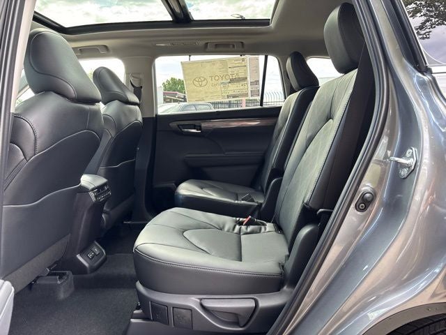 2025 Toyota Highlander Platinum