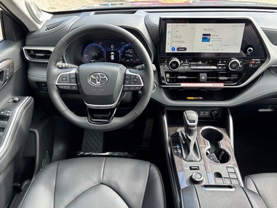 2025 Toyota Highlander Platinum
