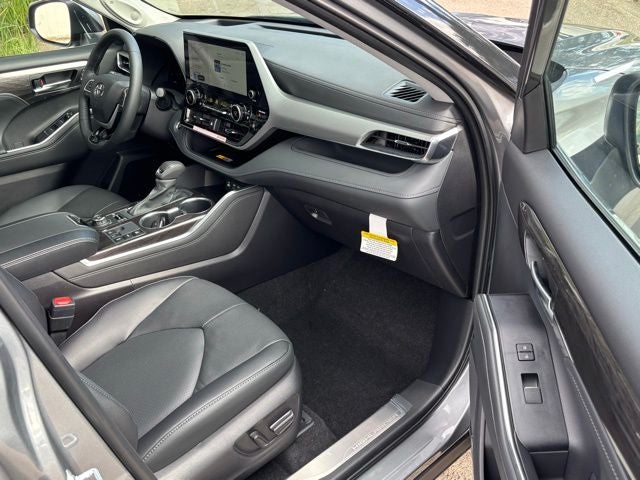 2025 Toyota Highlander Platinum