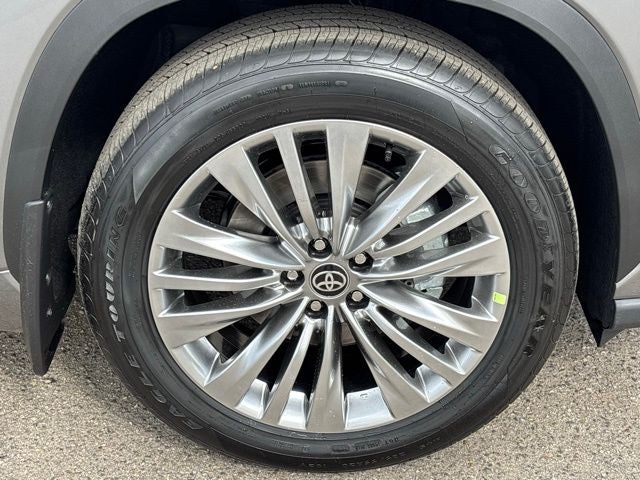 2025 Toyota Highlander Platinum