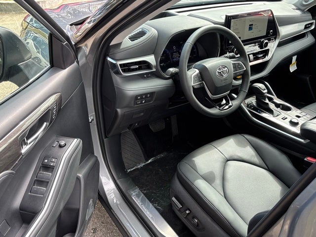 2025 Toyota Highlander Platinum