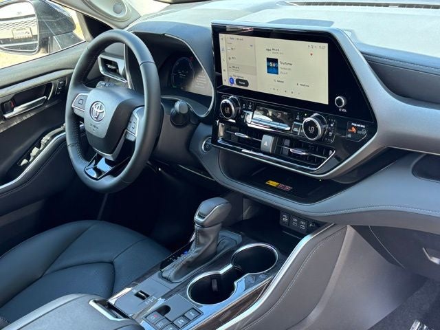 2026 Toyota Highlander Hybrid Limited