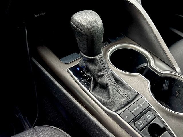 2022 Toyota Camry Hybrid LE