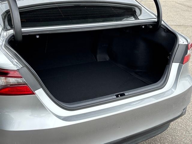 2022 Toyota Camry Hybrid LE