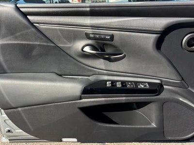 2022 Lexus ES 300h