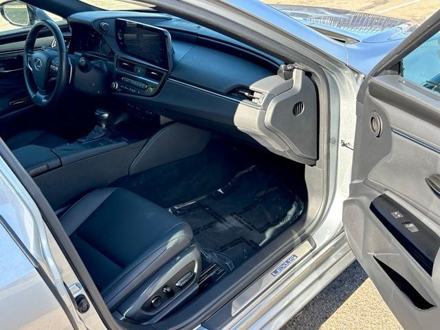 2022 Lexus ES 300h