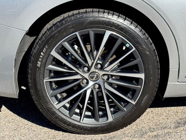 2022 Lexus ES 300h