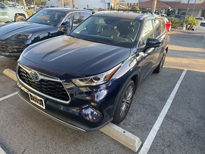 2021 Toyota Highlander Hybrid Platinum