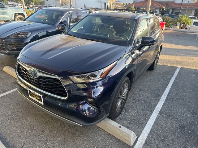 2021 Toyota Highlander Hybrid Platinum