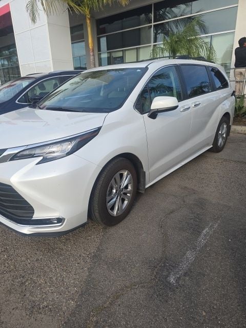 2022 Toyota Sienna XLE 7 Passenger