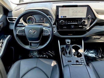 2025 Toyota Highlander Hybrid XLE