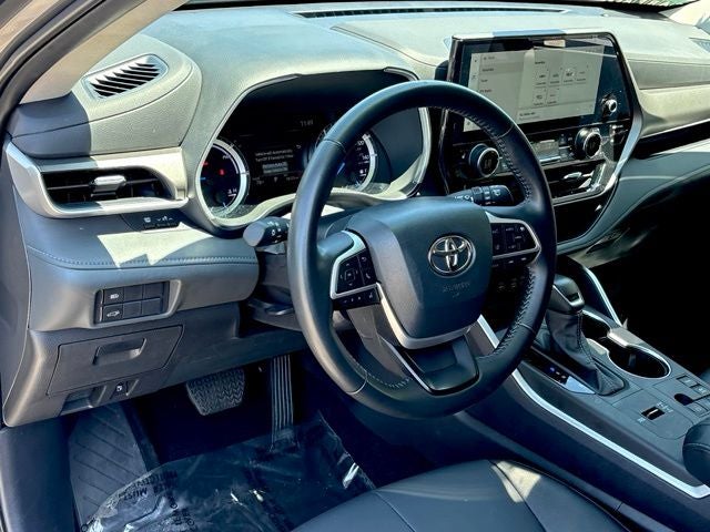2025 Toyota Highlander Hybrid XLE