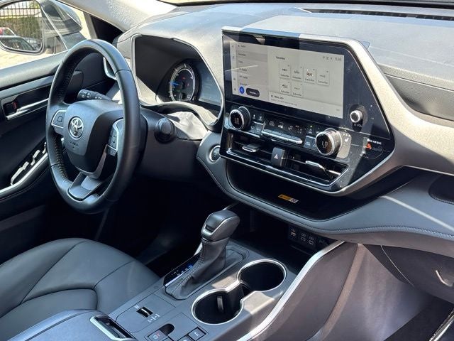 2025 Toyota Highlander Hybrid XLE