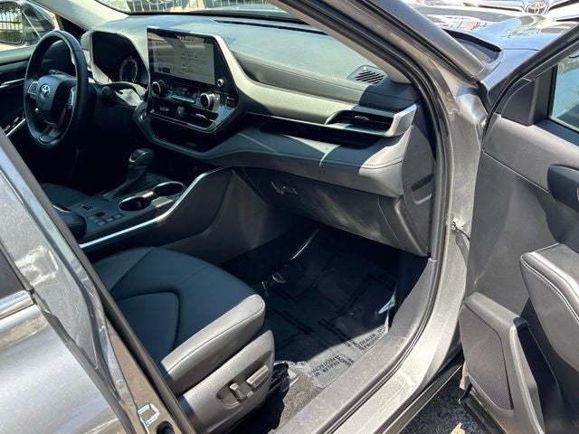 2025 Toyota Highlander Hybrid XLE