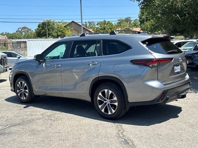 2025 Toyota Highlander Hybrid XLE