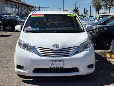 2015 Toyota Sienna LE 8 Passenger
