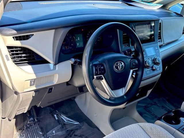 2015 Toyota Sienna LE 8 Passenger