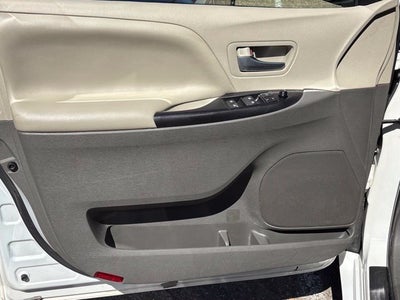 2015 Toyota Sienna LE 8 Passenger
