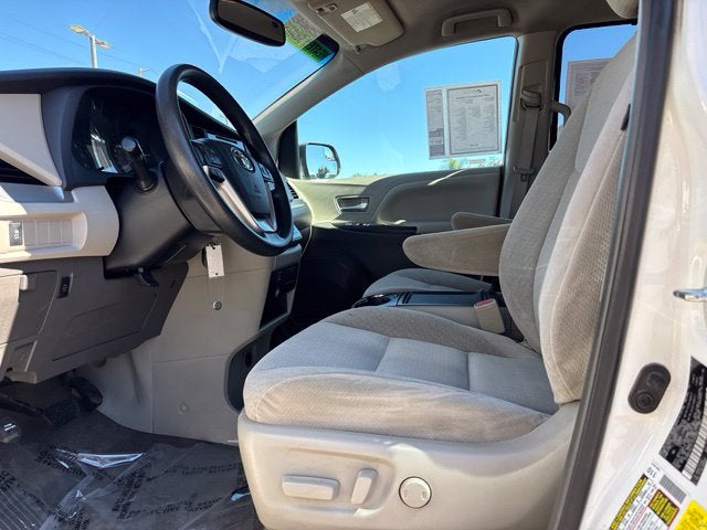 2015 Toyota Sienna LE 8 Passenger