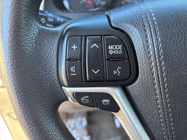 2015 Toyota Sienna LE 8 Passenger