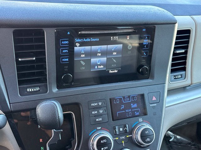 2015 Toyota Sienna LE 8 Passenger