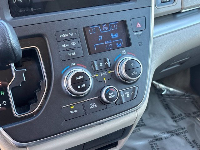 2015 Toyota Sienna LE 8 Passenger