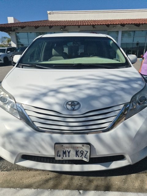 2015 Toyota Sienna LE 8 Passenger