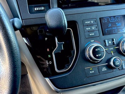 2015 Toyota Sienna LE 8 Passenger