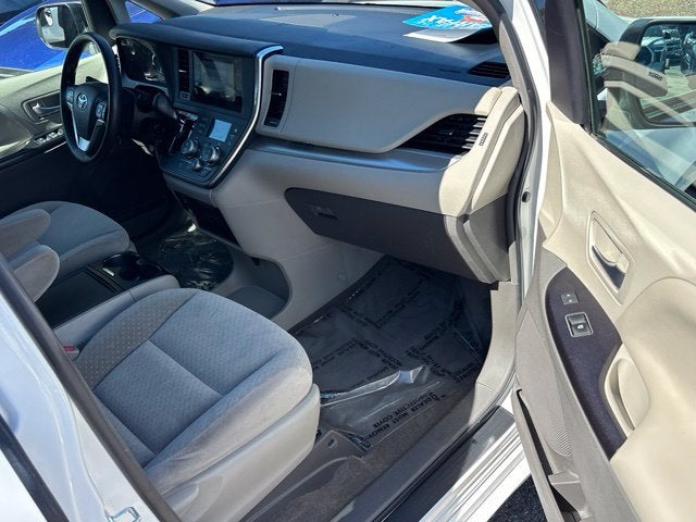 2015 Toyota Sienna LE 8 Passenger