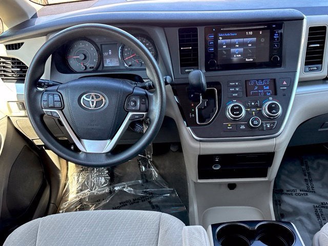 2015 Toyota Sienna LE 8 Passenger