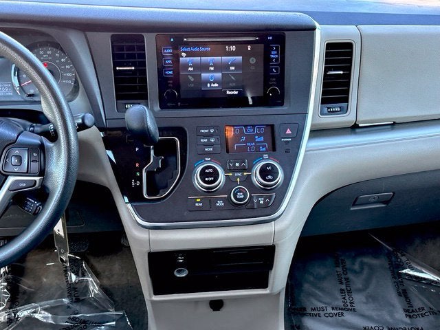 2015 Toyota Sienna LE 8 Passenger
