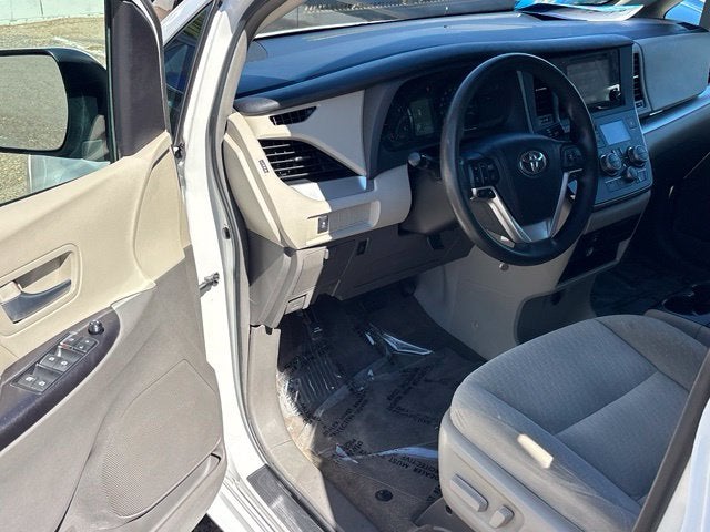 2015 Toyota Sienna LE 8 Passenger