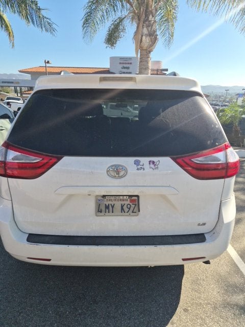2015 Toyota Sienna LE 8 Passenger