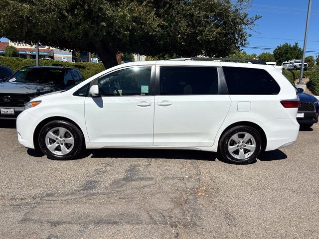 2015 Toyota Sienna LE 8 Passenger