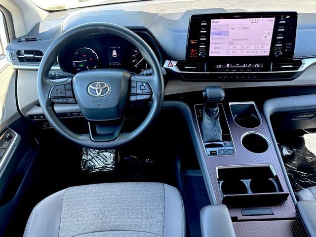 2022 Toyota Sienna LE 8 Passenger