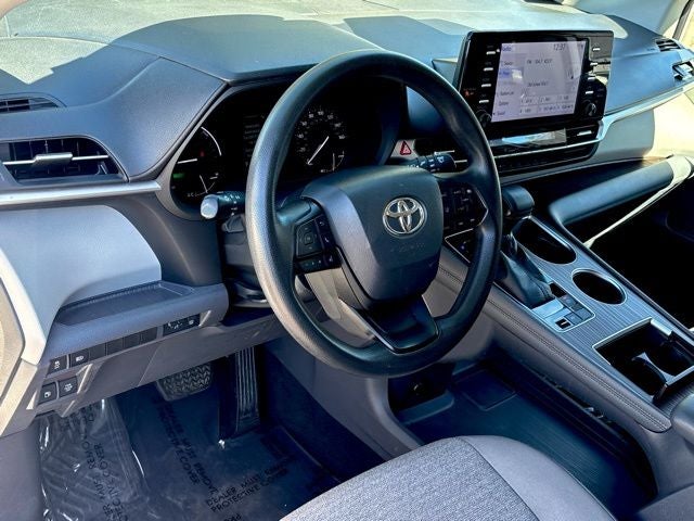 2022 Toyota Sienna LE 8 Passenger