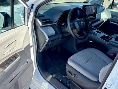 2022 Toyota Sienna LE 8 Passenger