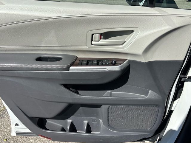 2022 Toyota Sienna LE 8 Passenger