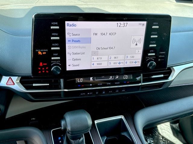 2022 Toyota Sienna LE 8 Passenger