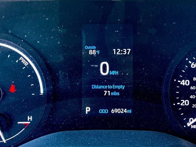 2022 Toyota Sienna LE 8 Passenger