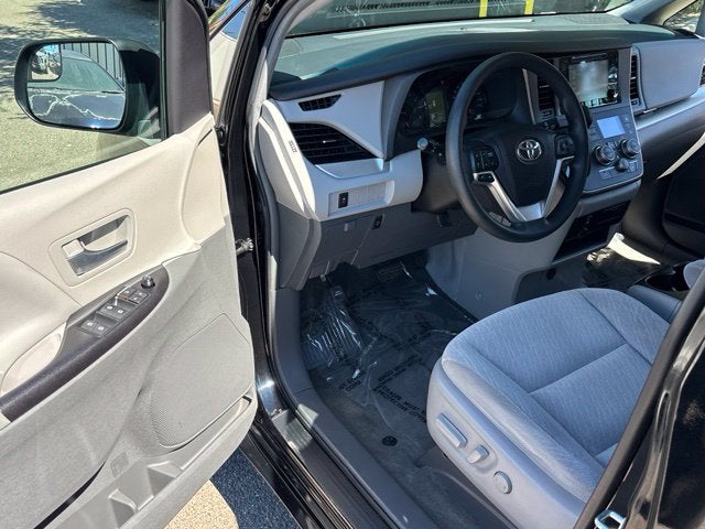 2017 Toyota Sienna LE 8 Passenger