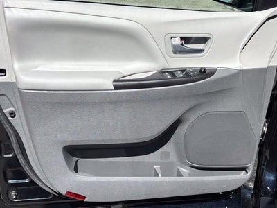 2017 Toyota Sienna LE 8 Passenger