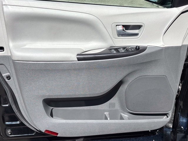 2017 Toyota Sienna LE 8 Passenger