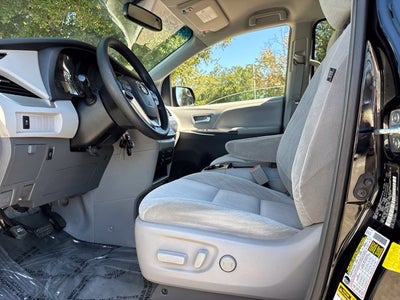 2017 Toyota Sienna LE 8 Passenger