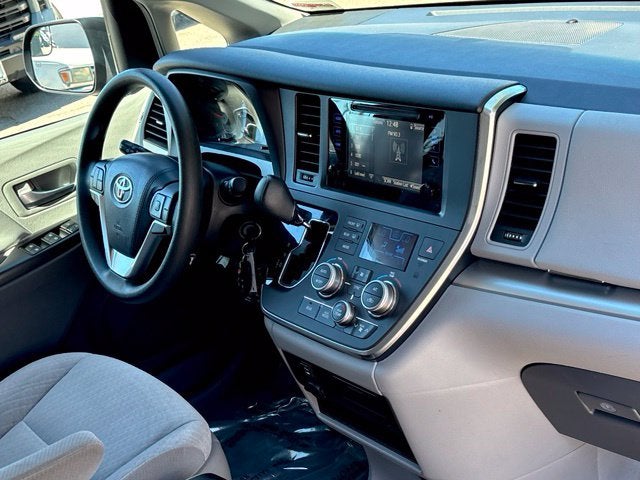 2017 Toyota Sienna LE 8 Passenger