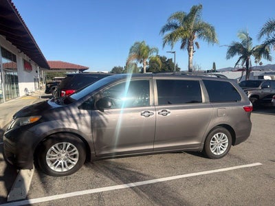 2015 Toyota Sienna XLE 8 Passenger
