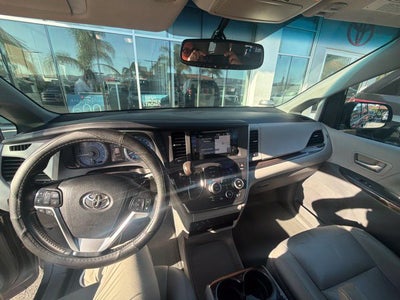 2015 Toyota Sienna XLE 8 Passenger