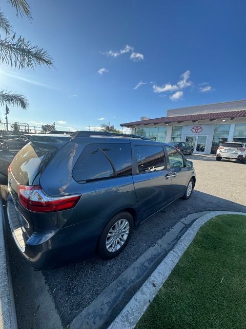2015 Toyota Sienna XLE 8 Passenger